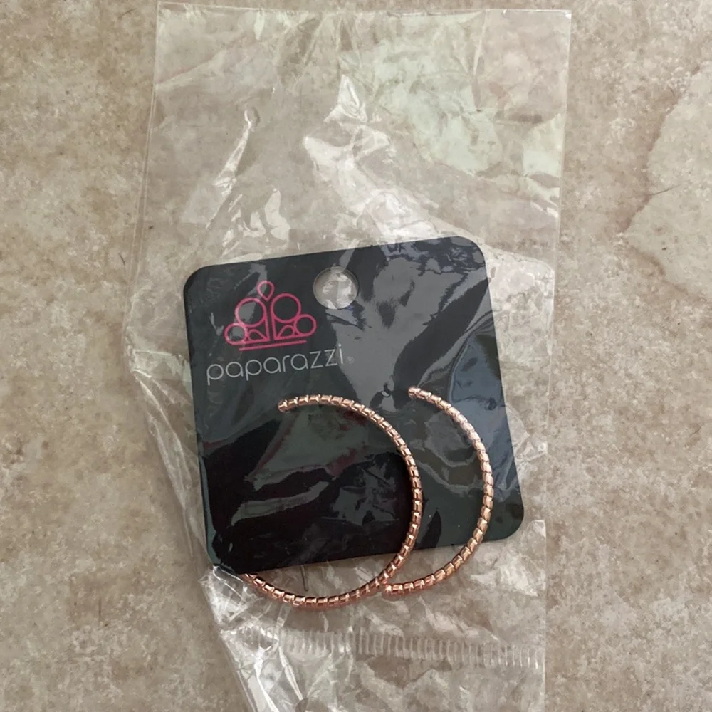 🌟3/$15 🆕NIP: Paparazzi Hoop, Line, and Sinker - Rose Gold Earrings